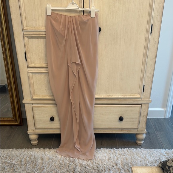 Gorgeous chiffon flowy maxi dress. Strapless.. Absolutely stunning on. - Picture 3 of 14